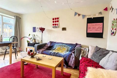 3 bedroom semi-detached house to rent, Stanmore Grove, Burley, Leeds, West Yorkshire