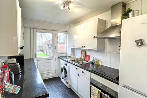 3 bedroom semi-detached house to rent, Stanmore Grove, Burley, Leeds, West Yorkshire