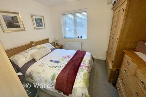 2 bedroom ground floor flat for sale, Lakeside Avenue, Faversham, Kent