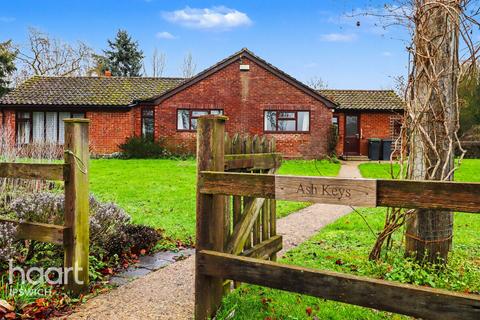 3 bedroom detached bungalow for sale, Oak Farm Lane, Ipswich