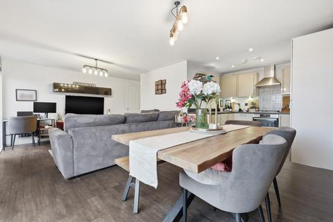 1 bedroom flat for sale, Scenix House, South Woodford