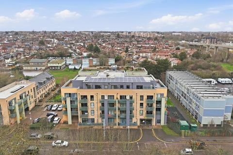 1 bedroom flat for sale, Scenix House, South Woodford