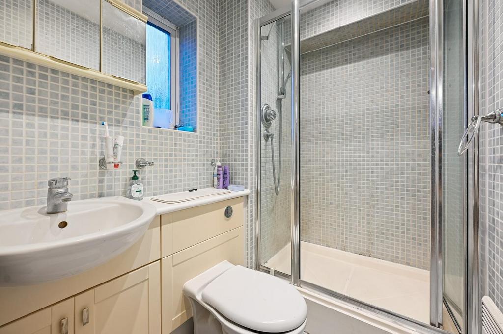 REN - 41 Dominion Close - Ensuite3 (1).jpg