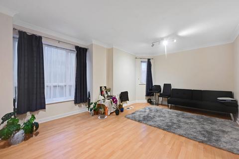 2 bedroom ground floor flat for sale, Dominion Close, Hounslow