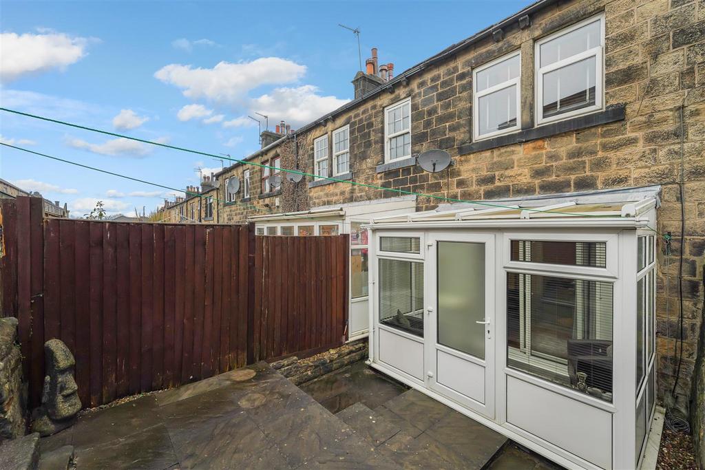 Rear shot/garden