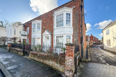 4 bedroom end of terrace house for sale, Castle Street, Portchester,