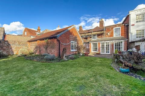 4 bedroom end of terrace house for sale, Castle Street, Portchester,