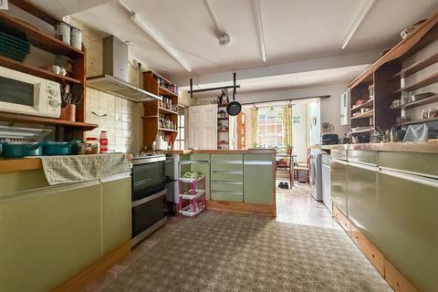 4 bedroom end of terrace house for sale, Castle Street, Portchester,