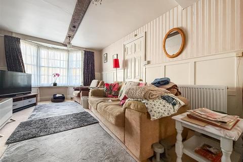 4 bedroom end of terrace house for sale, Castle Street, Portchester,