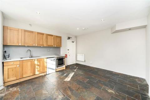 Studio to rent, Pepys Road, London SE14