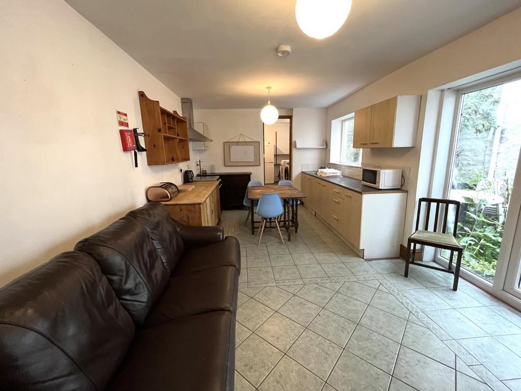 Kitchen.JPG