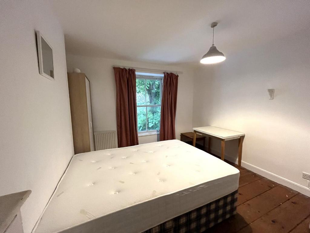 Bedroom 5 .JPG