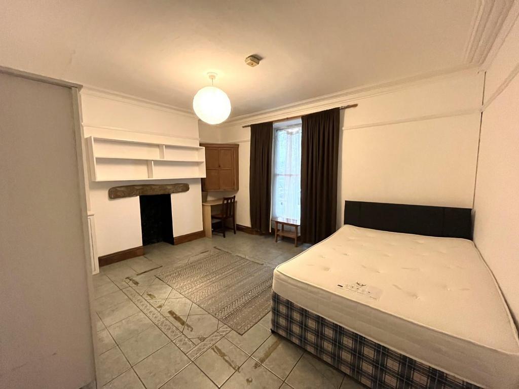 Bedroom 1.JPG