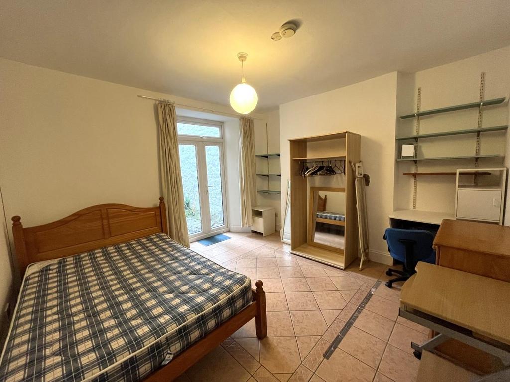 Bedroom 2.JPG
