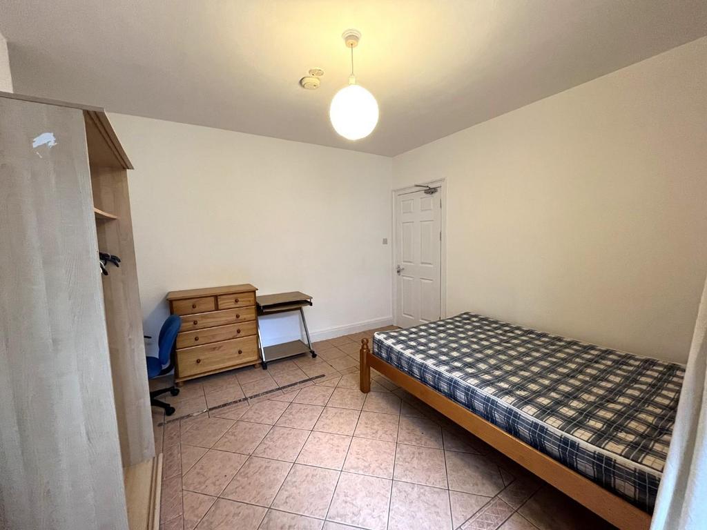 Bedroom 2 2.JPG