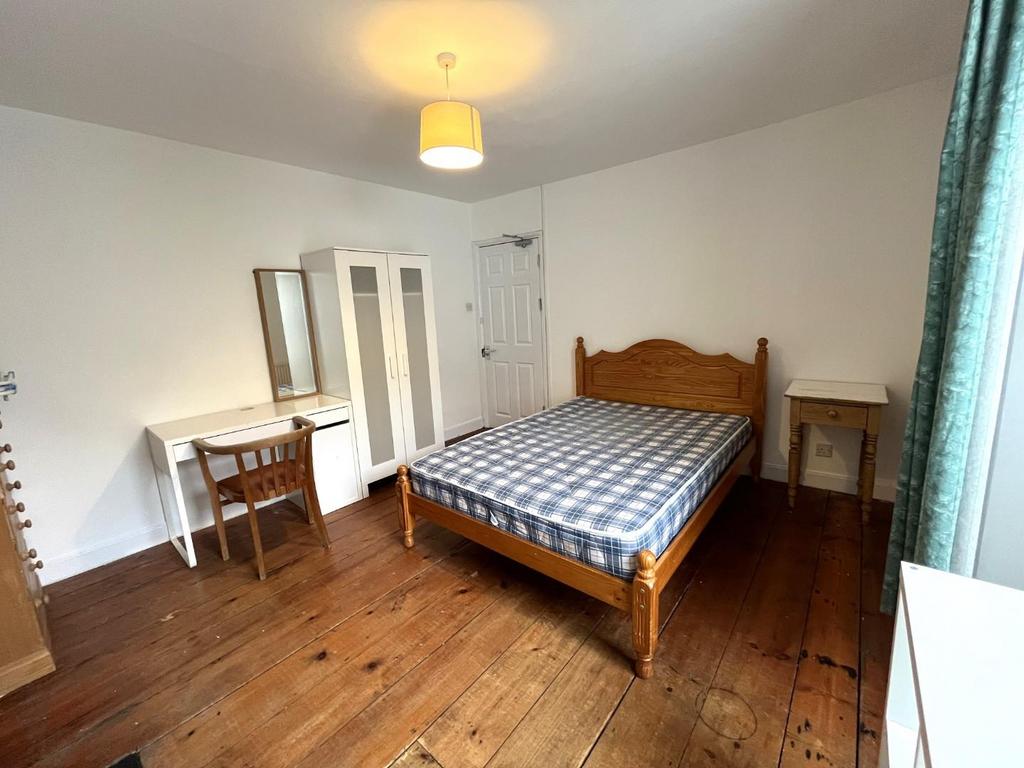Bedroom 4 2.JPG