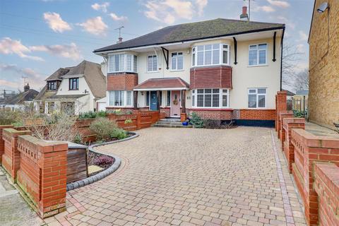 5 bedroom semi-detached house for sale, Woodfield Road, Benfleet SS7