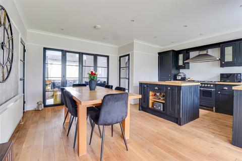 5 bedroom semi-detached house for sale, Woodfield Road, Benfleet SS7