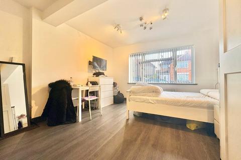 undefined, Wellington Avenue, Hounslow, TW3