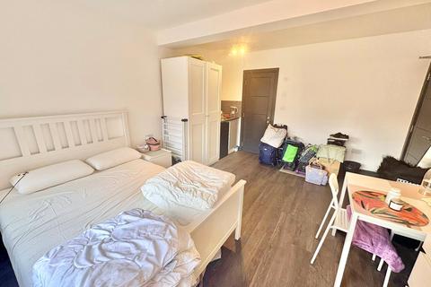 undefined, Wellington Avenue, Hounslow, TW3