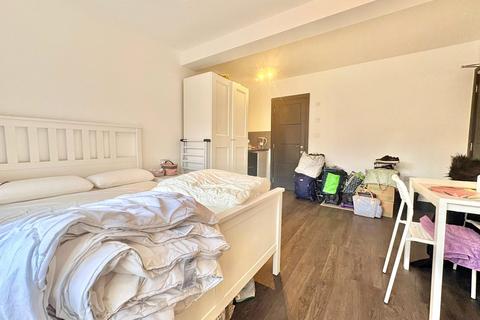 undefined, Wellington Avenue, Hounslow, TW3