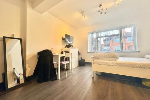 undefined, Wellington Avenue, Hounslow, TW3
