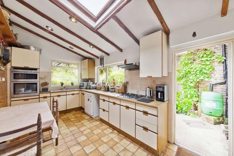 4 bedroom house to rent, Chestnut Road, London SE27