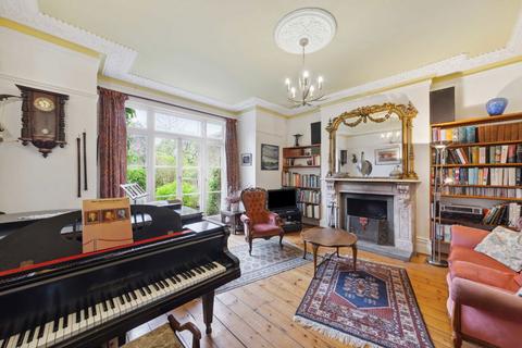 4 bedroom house to rent, Chestnut Road, London SE27