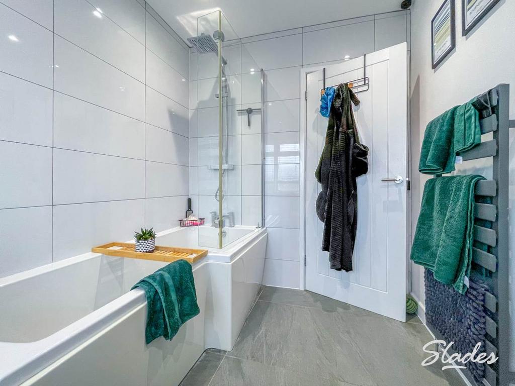 73 arnewood bathroom