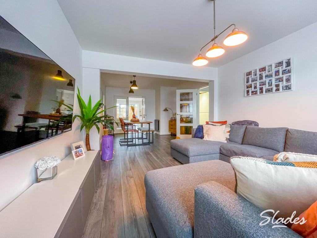 73 arnewood lounge 2