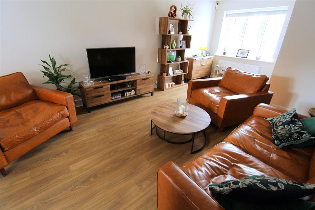 Lounge/Dining Room