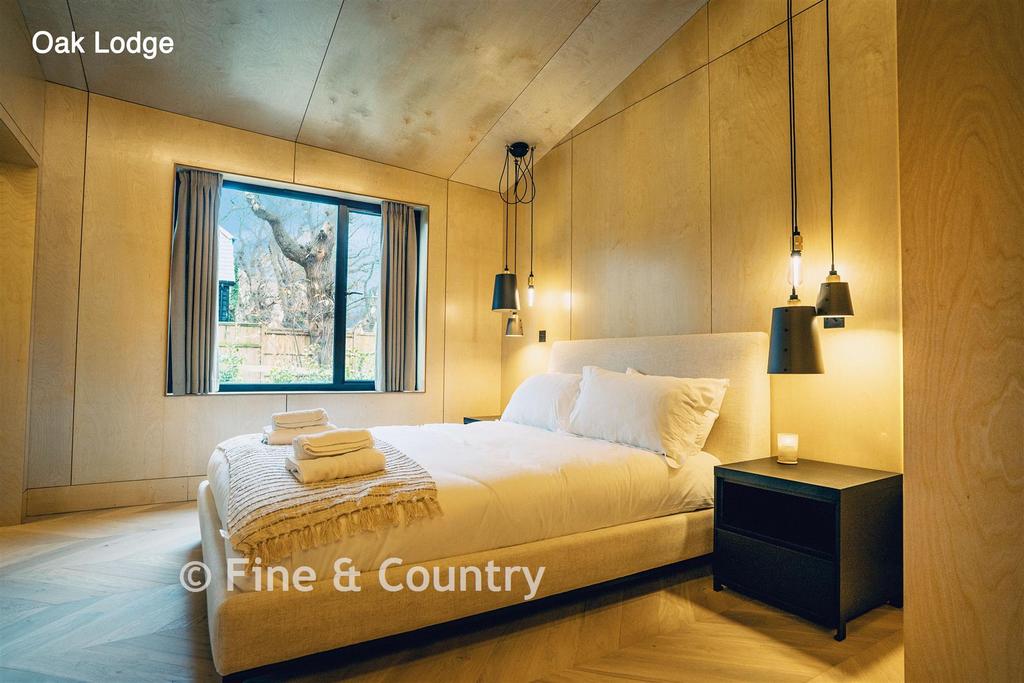 Oak Lodge Bedroom 1