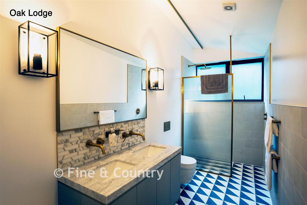 Oak Lodge Shower Room