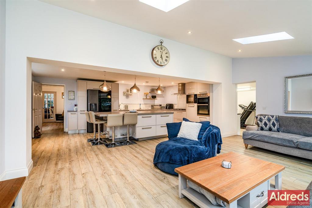 Living area 2.jpg