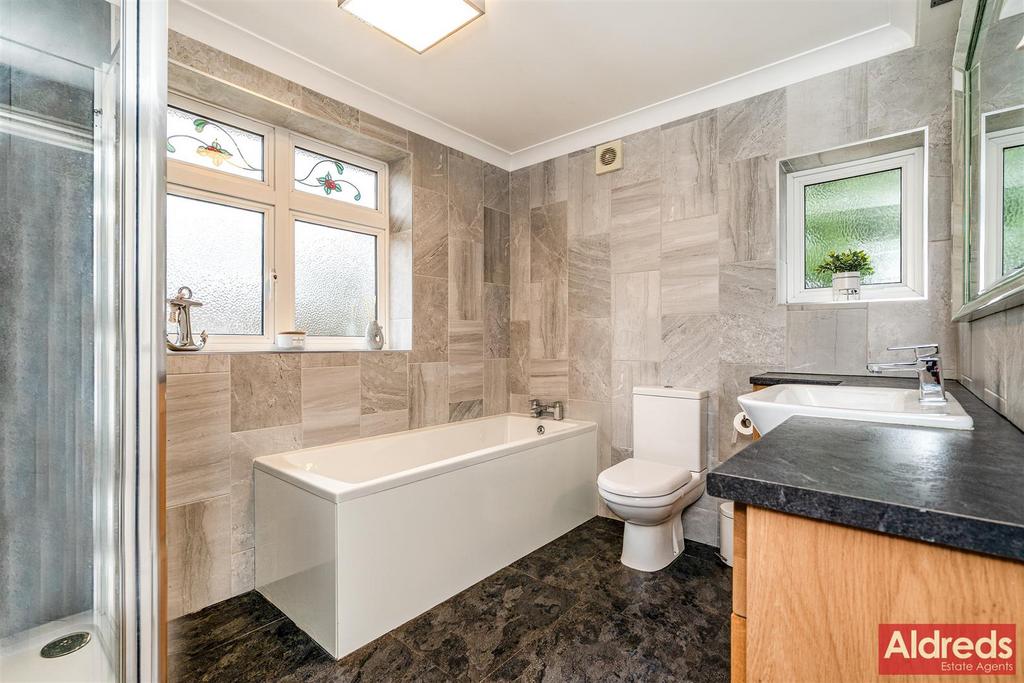 Family Bathroom.jpg