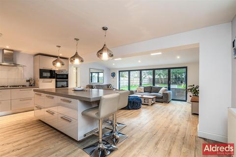 4 bedroom detached house for sale, Lowestoft Road, Gorleston, Great Yarmouth
