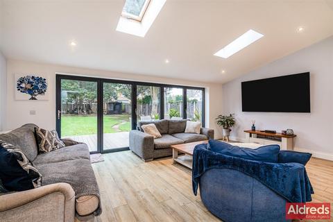 4 bedroom detached house for sale, Lowestoft Road, Gorleston, Great Yarmouth