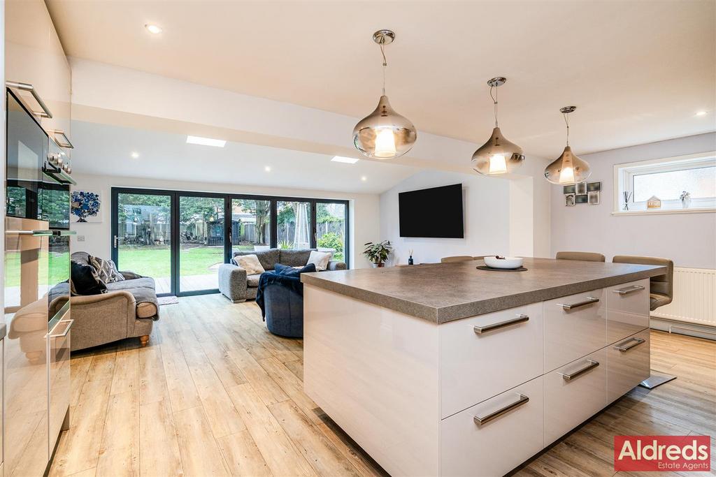 Kitchen 3.jpg