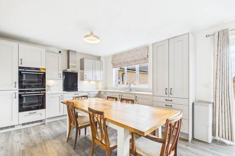 3 bedroom detached house for sale, Medlar Street, Weston Turville