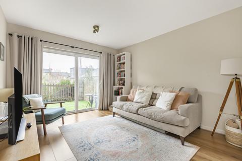 Garrick Close, London, SW18