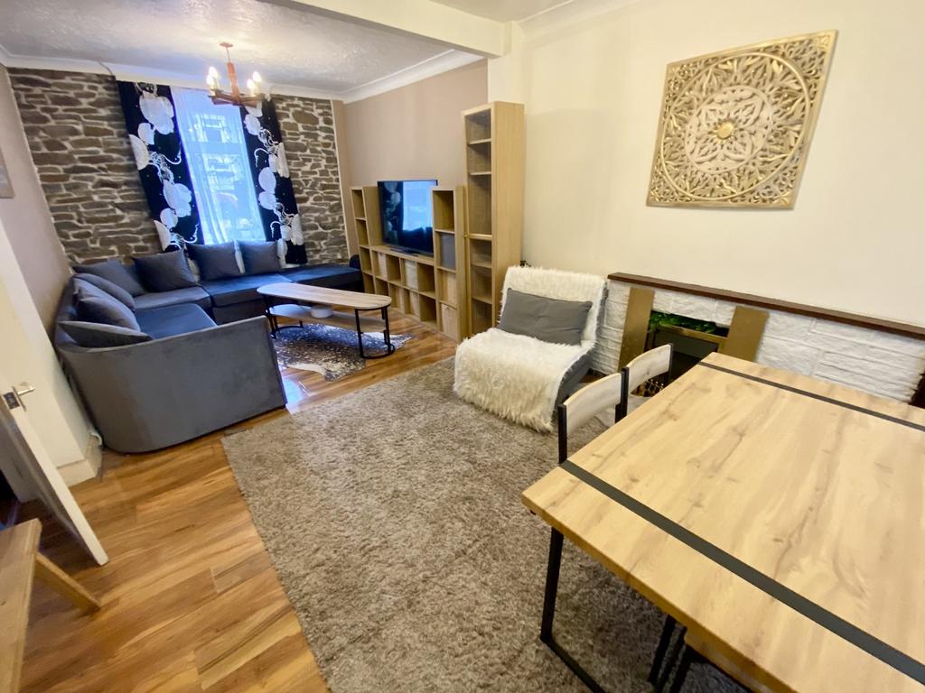 Lounge/Dining Room