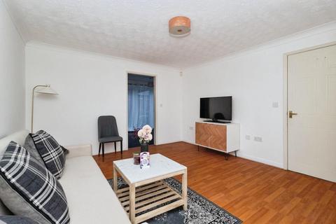 3 bedroom semi-detached house for sale, Oak shaw Close, Manchester