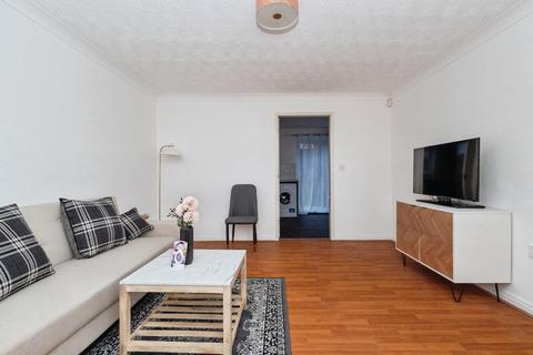 3 bedroom semi-detached house for sale, Oak shaw Close, Manchester