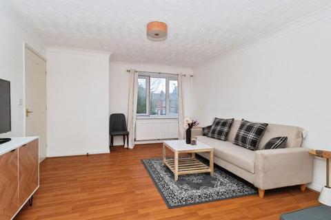 3 bedroom semi-detached house for sale, Oak shaw Close, Manchester