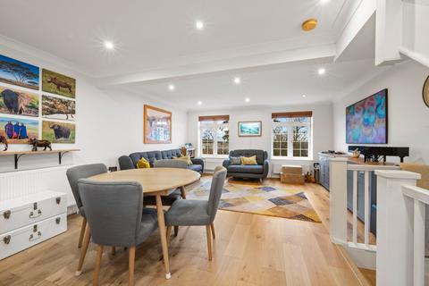 undefined, Hillcrest, WEYBRIDGE, KT13