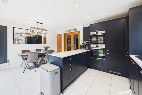 4 bedroom detached house for sale, The Pastures, Aylesbury