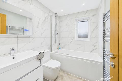 4 bedroom detached house for sale, The Pastures, Aylesbury