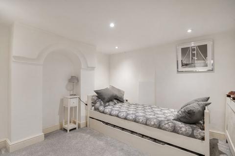 undefined, Drummond Road, Guildford, GU1