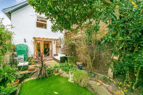 Drummond Road, Guildford, GU1