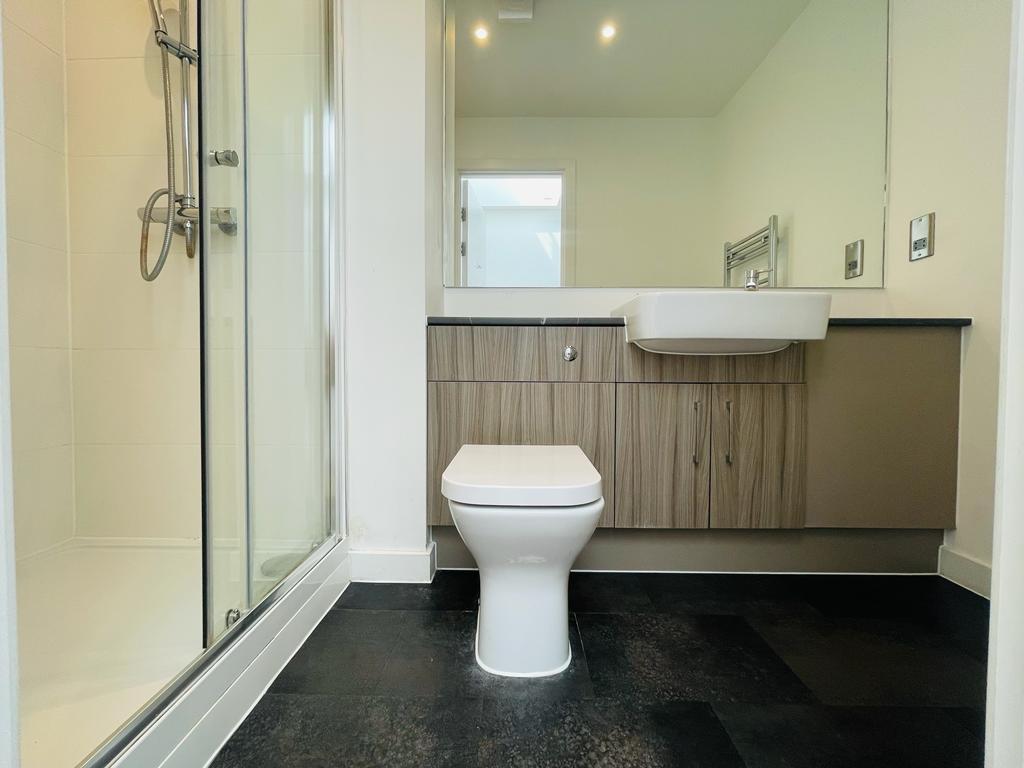 Ensuite 2.jpg